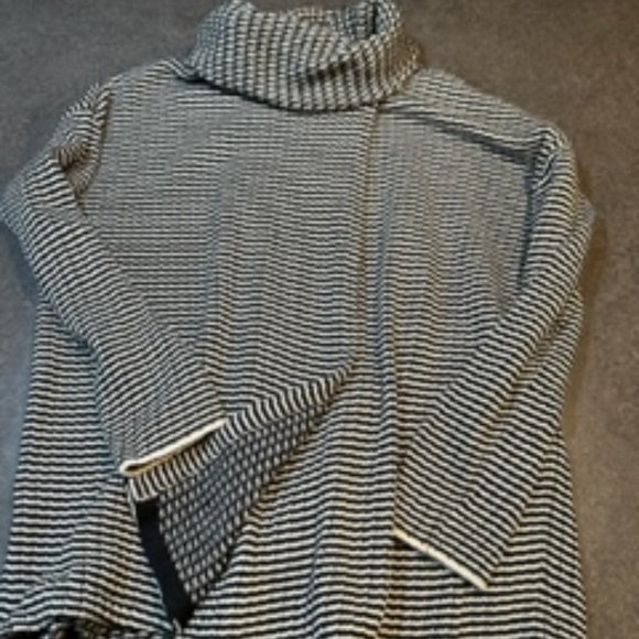 CAbi Fergie Split Turtleneck Sweater Black and White - Size L - Picture 2 of 2